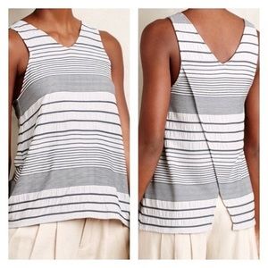 Deletta split back textured top